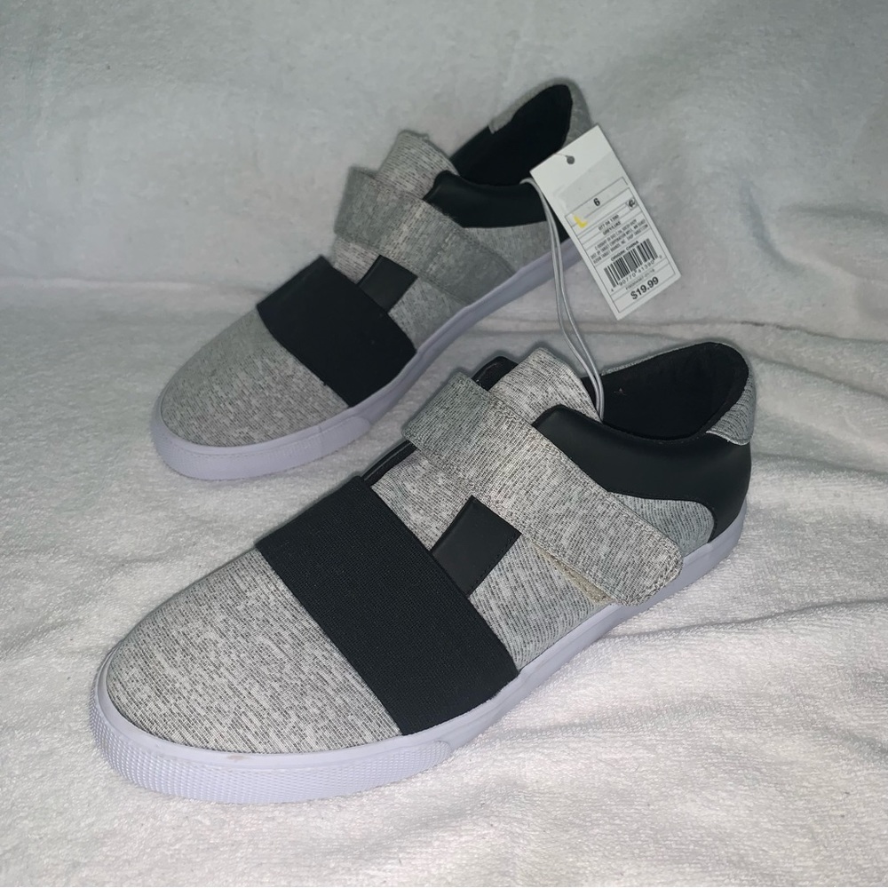 Girl’s 6 / Women’s 7.5 CAT & JACK Heather Gray / Black Slip On Fashion Sneakers